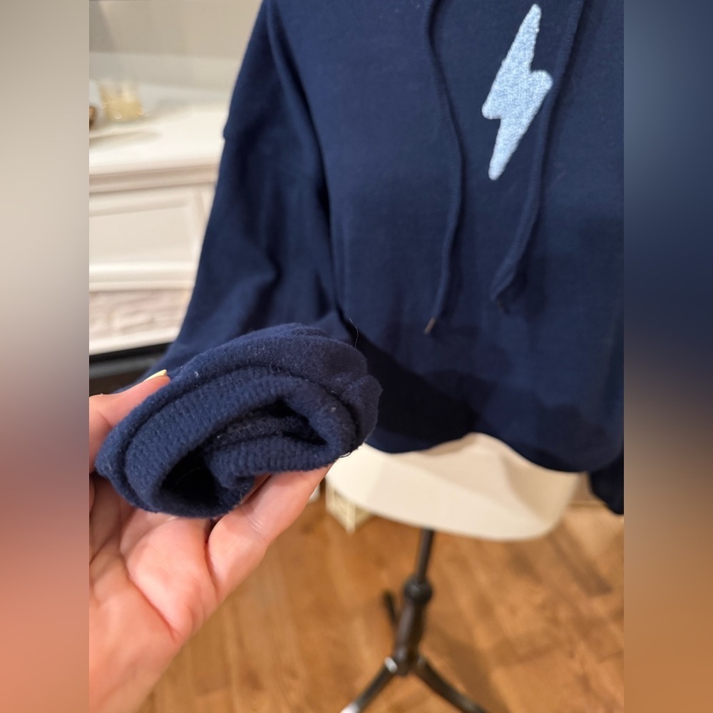BNWT SUPER SOFT Navy Blue Lightning Bolt Hoodie Sweater Great Gift - Picture 3 of 7